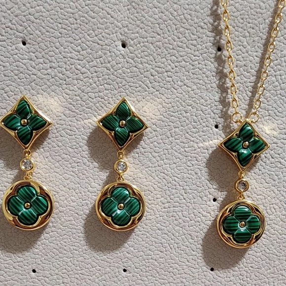 Elegant Gold and Green Jewelry Set - Picture 2 of 2
